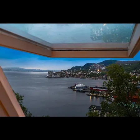 아파트 Nydelig Toppleilighet 70m2 베르겐